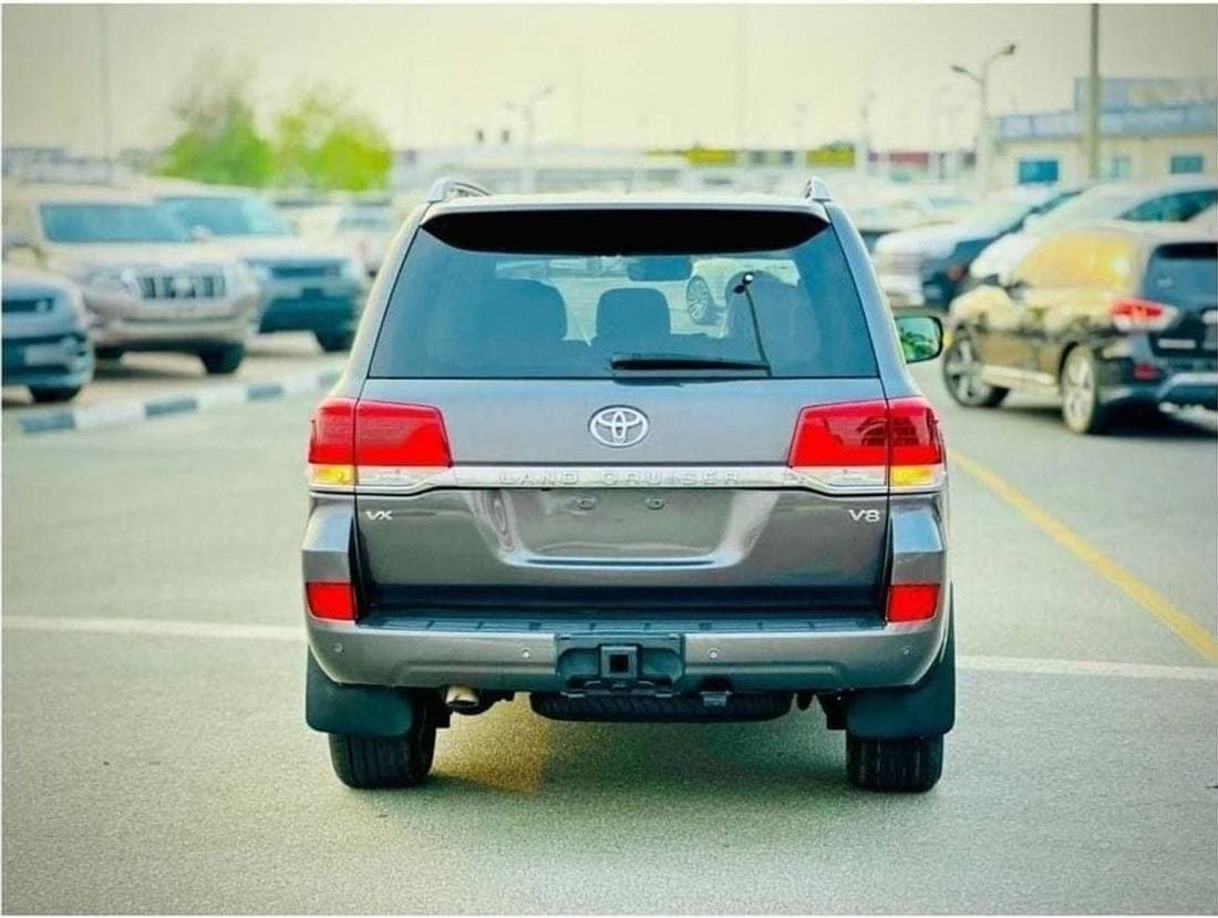 2018 Toyota Land Cruiser GXR thumbnail 4