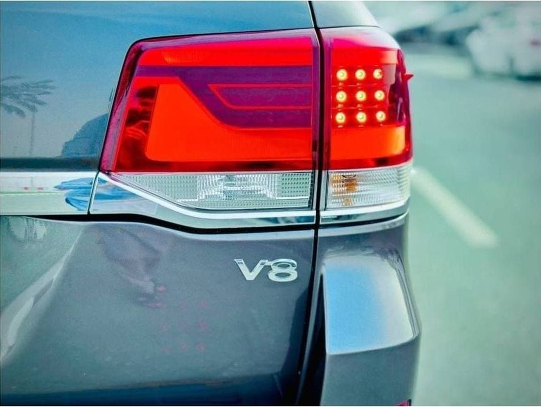 2018 Toyota Land Cruiser GXR thumbnail 8