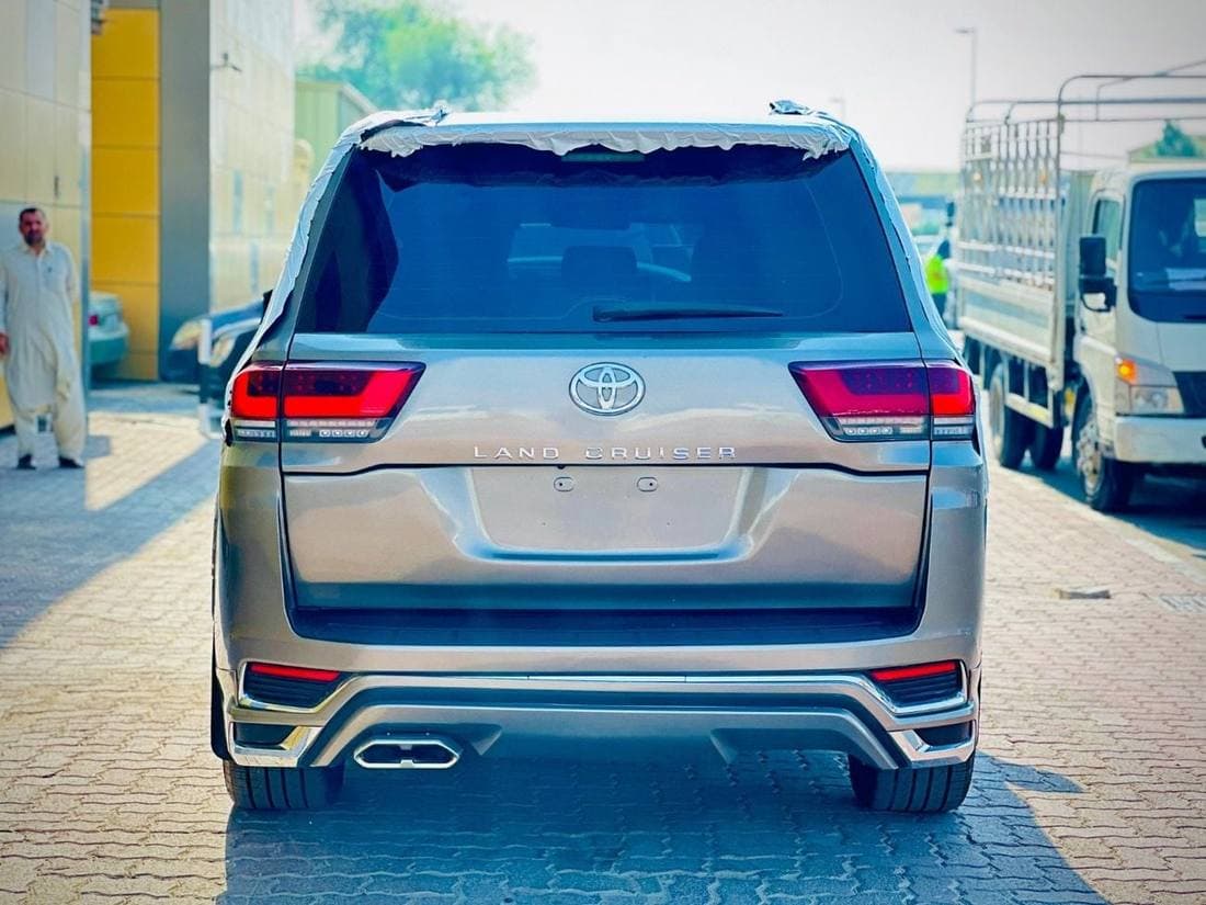 2018 Toyota Land Cruiser thumbnail 5