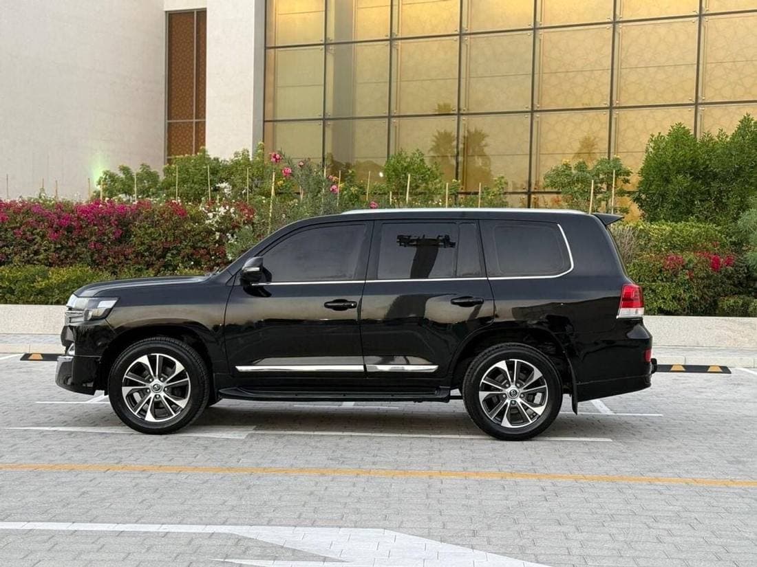 2021 Toyota Land Cruiser GXR thumbnail 8