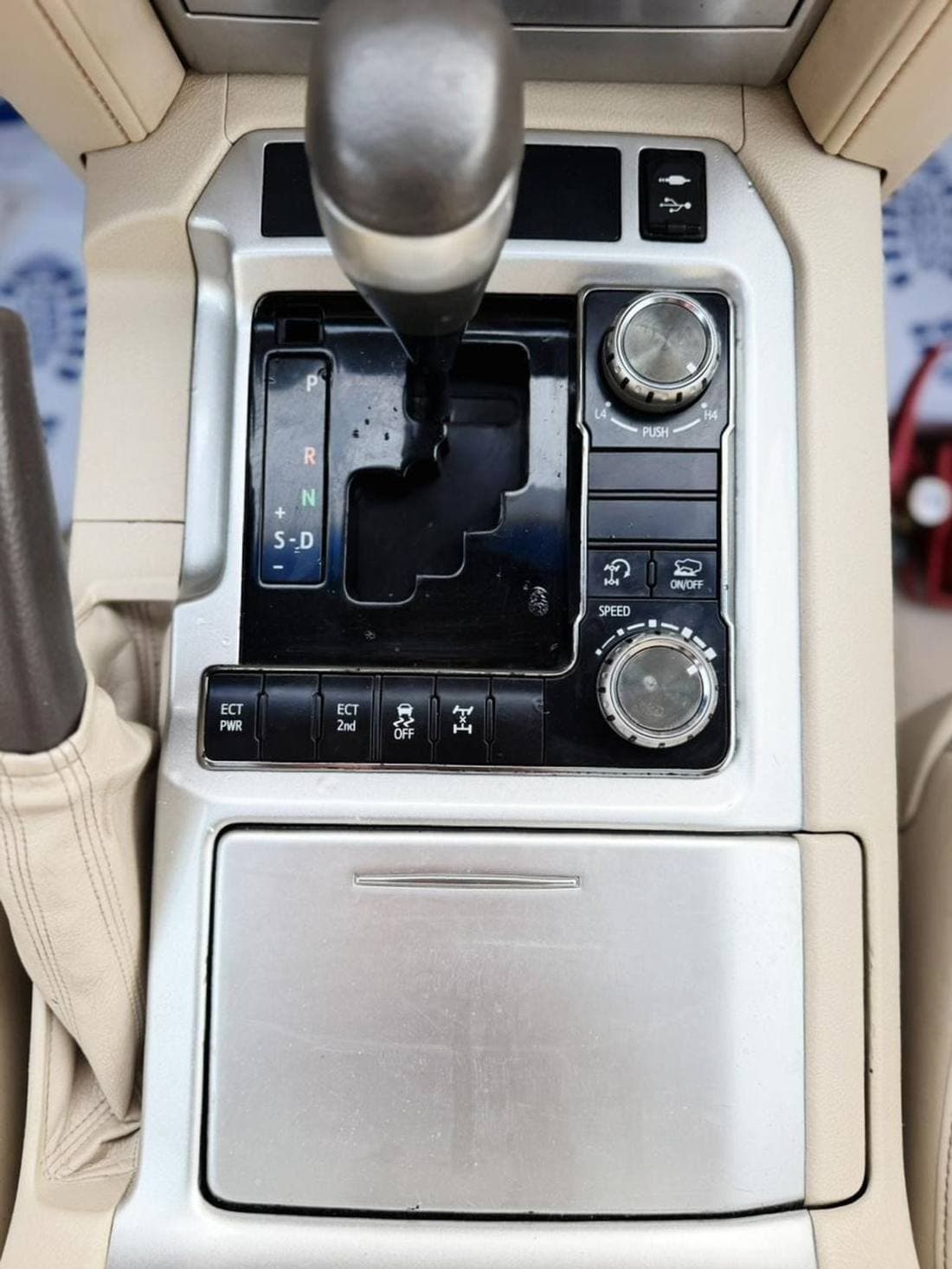 2019 Toyota Land Cruiser thumbnail 8