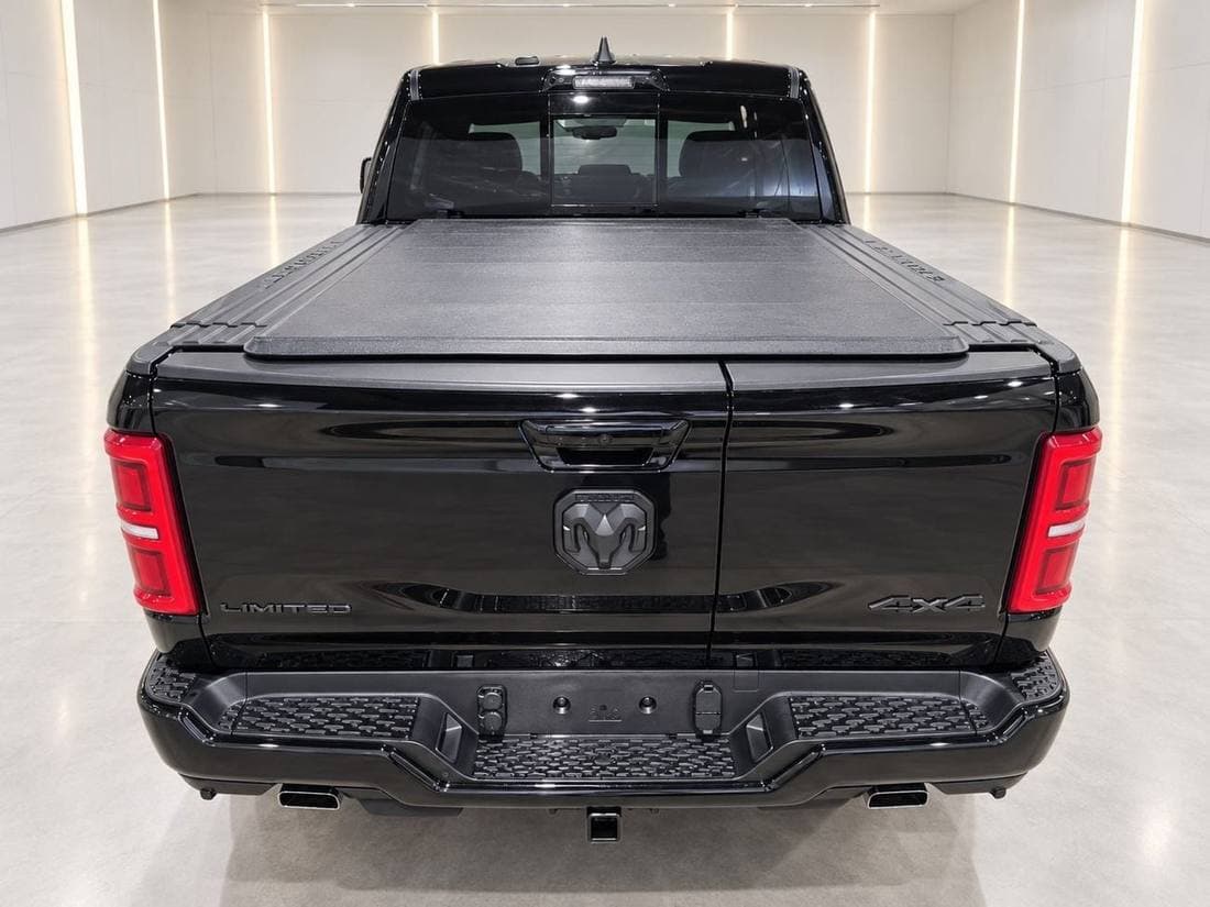 2026 RAM 1500 LIMITED thumbnail 3