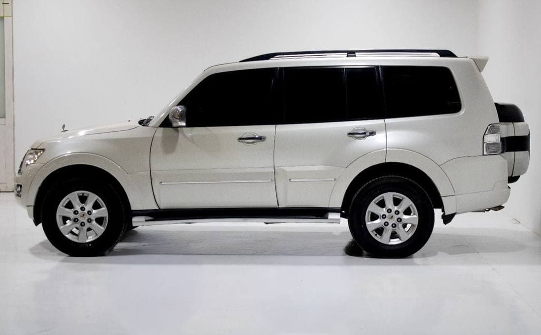 2020 Mitsubishi Pajero GLS HIGHLINE thumbnail 3