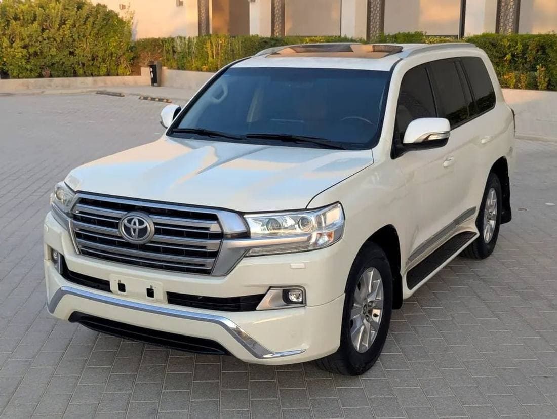 2018 Toyota Land Cruiser GXR thumbnail 2