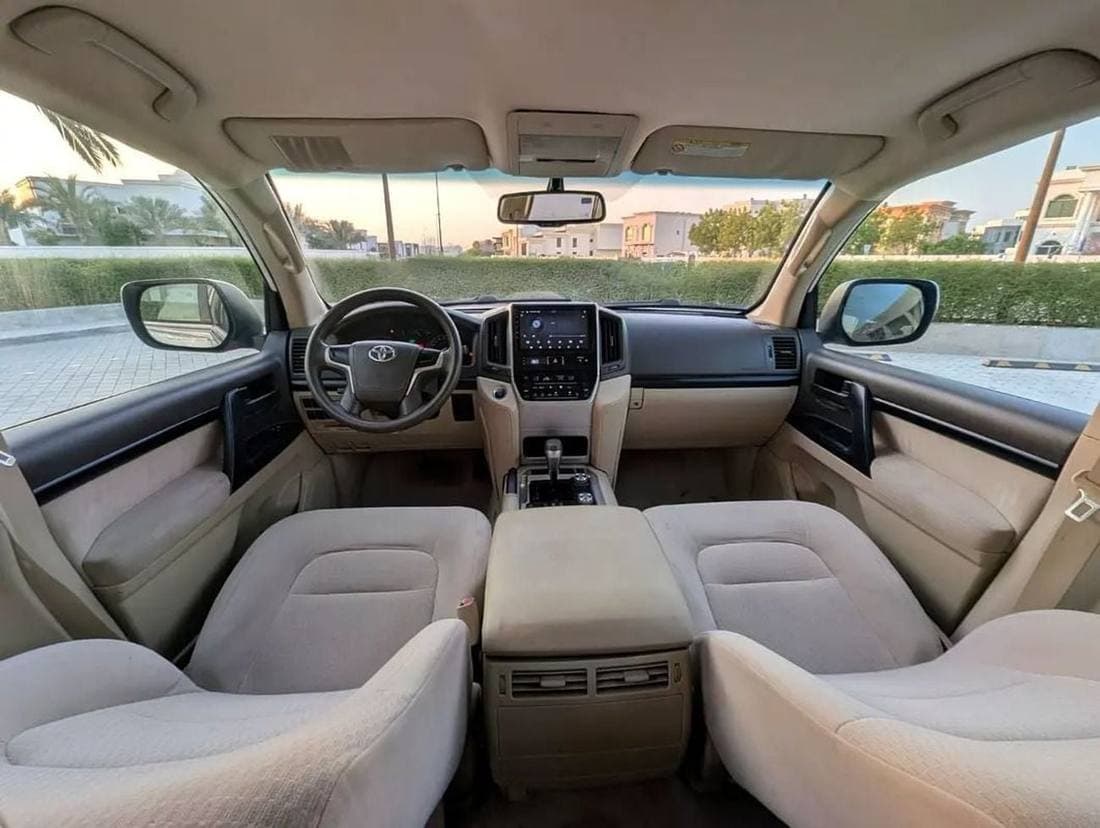 2018 Toyota Land Cruiser thumbnail 4