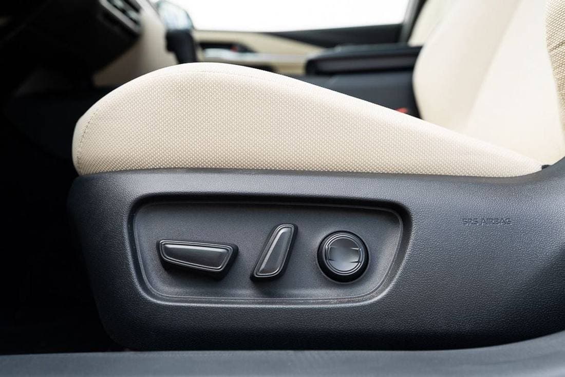 2026 Toyota Camry E HEV thumbnail 8