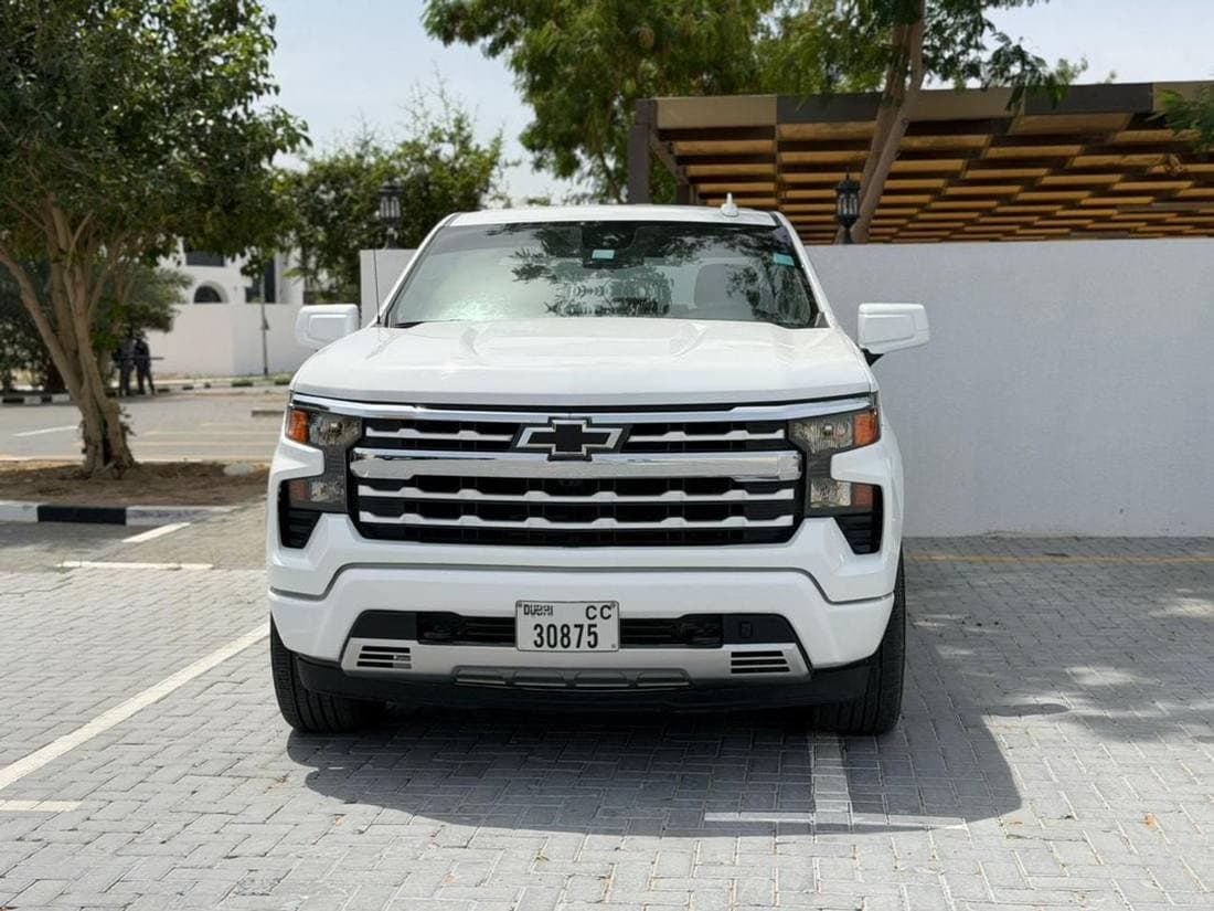 2024 Chevrolet Silverado thumbnail 3