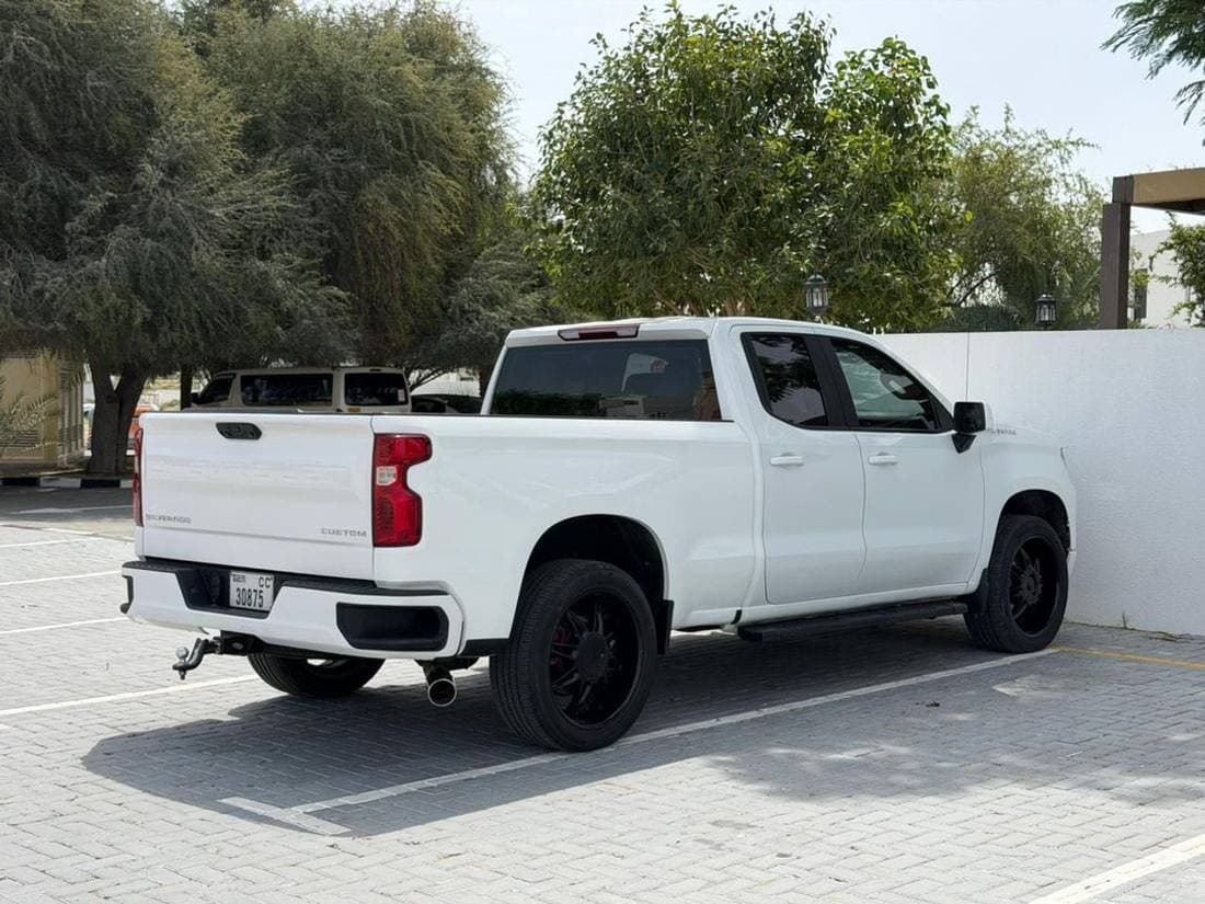 2024 Chevrolet Silverado thumbnail 5