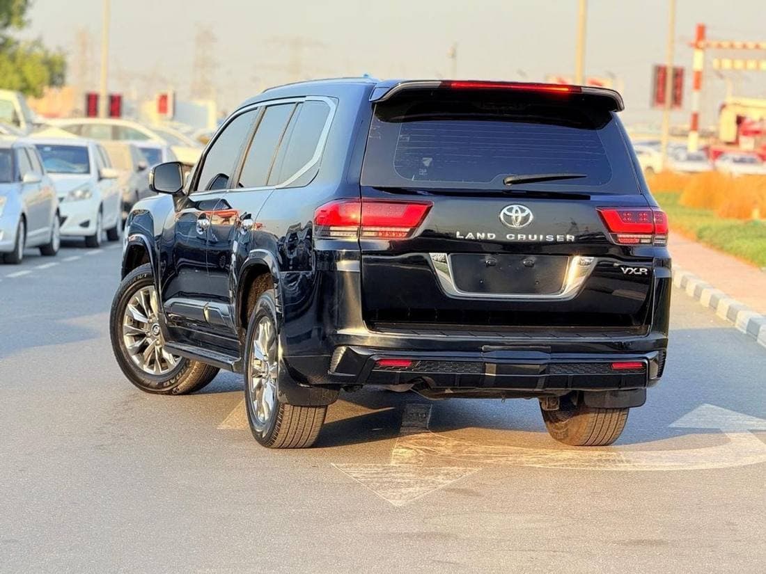 2016 Toyota Land Cruiser VXR thumbnail 3