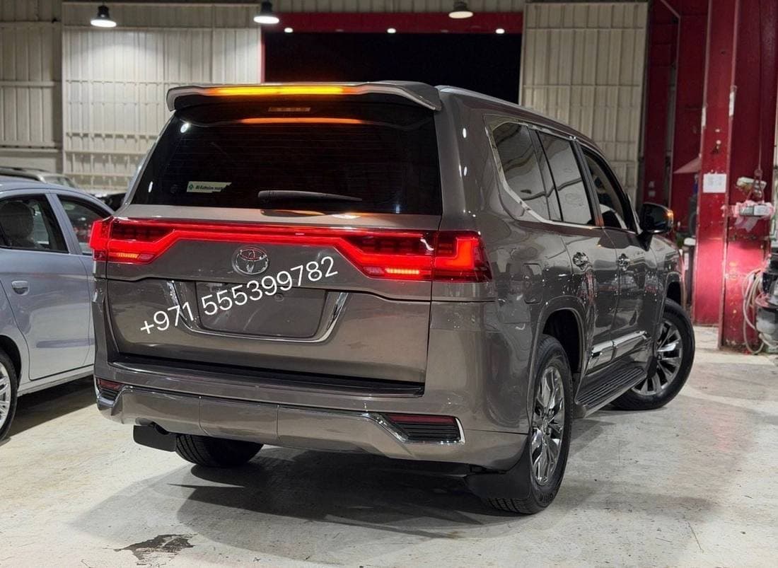 2018 Toyota Land Cruiser GXR thumbnail 4