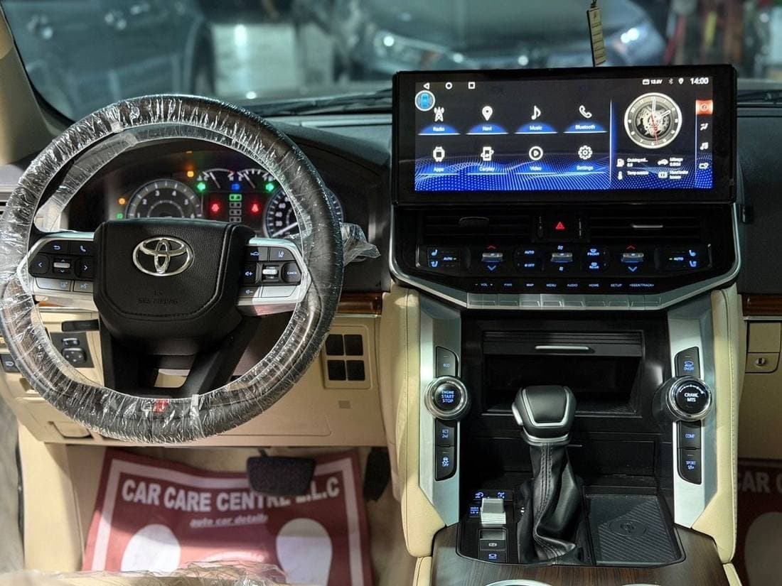 2018 Toyota Land Cruiser GXR thumbnail 6