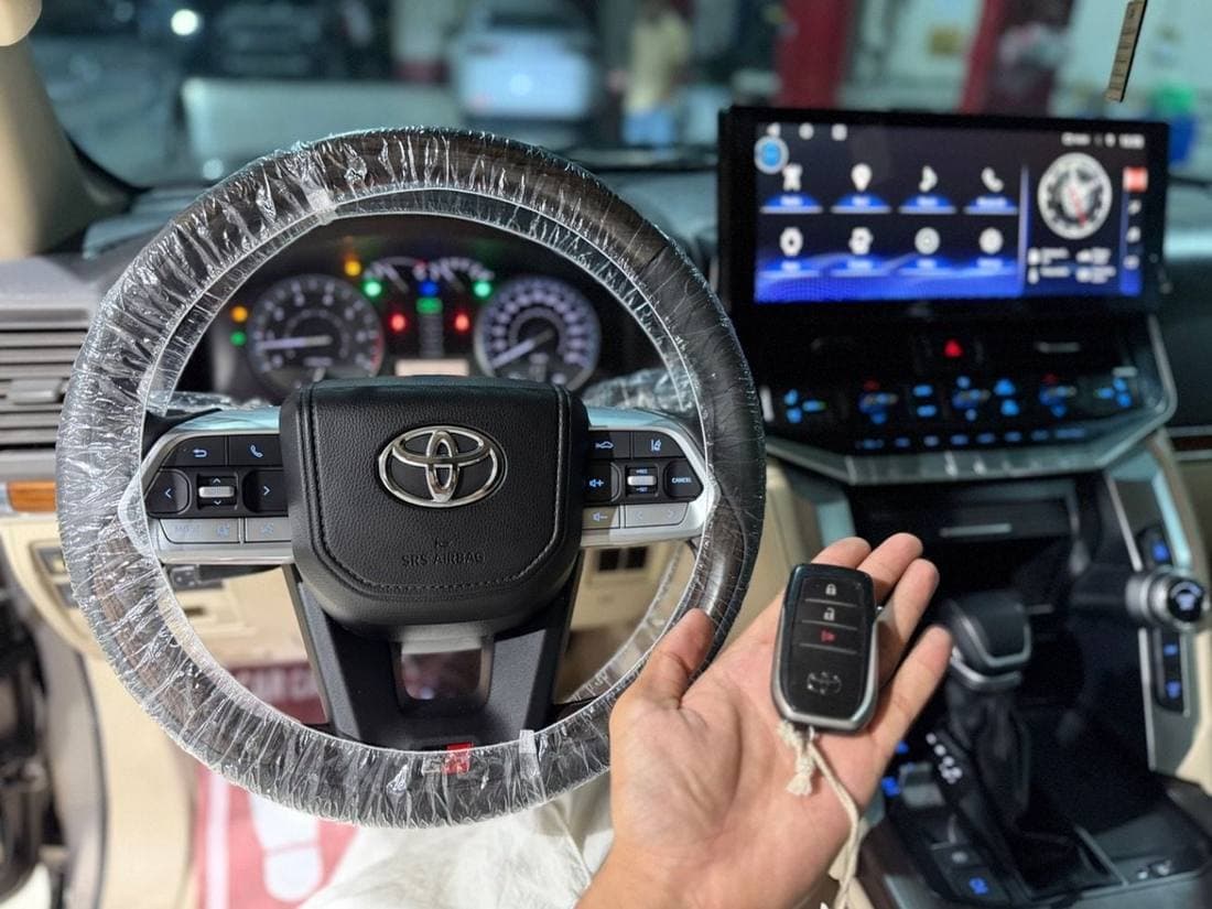 2018 Toyota Land Cruiser GXR thumbnail 8