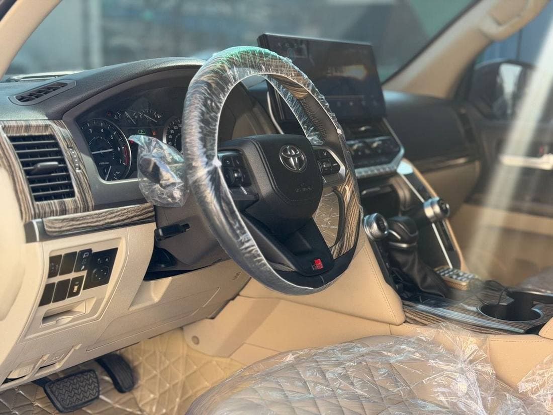 2018 Toyota Land Cruiser GXR thumbnail 7