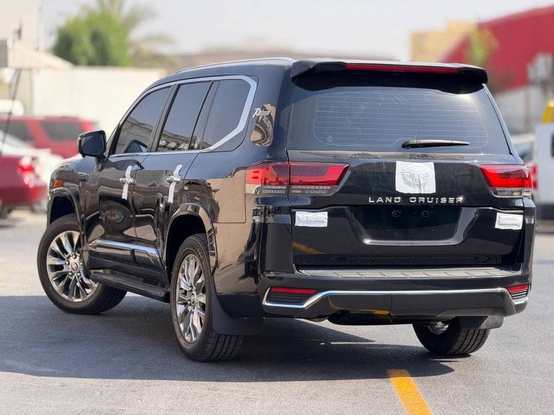 2018 Toyota Land Cruiser GXR thumbnail 2