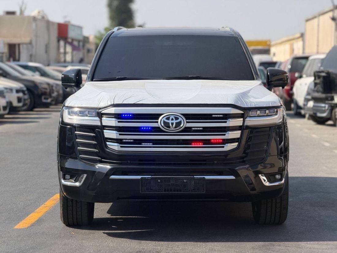 2018 Toyota Land Cruiser GXR thumbnail 5