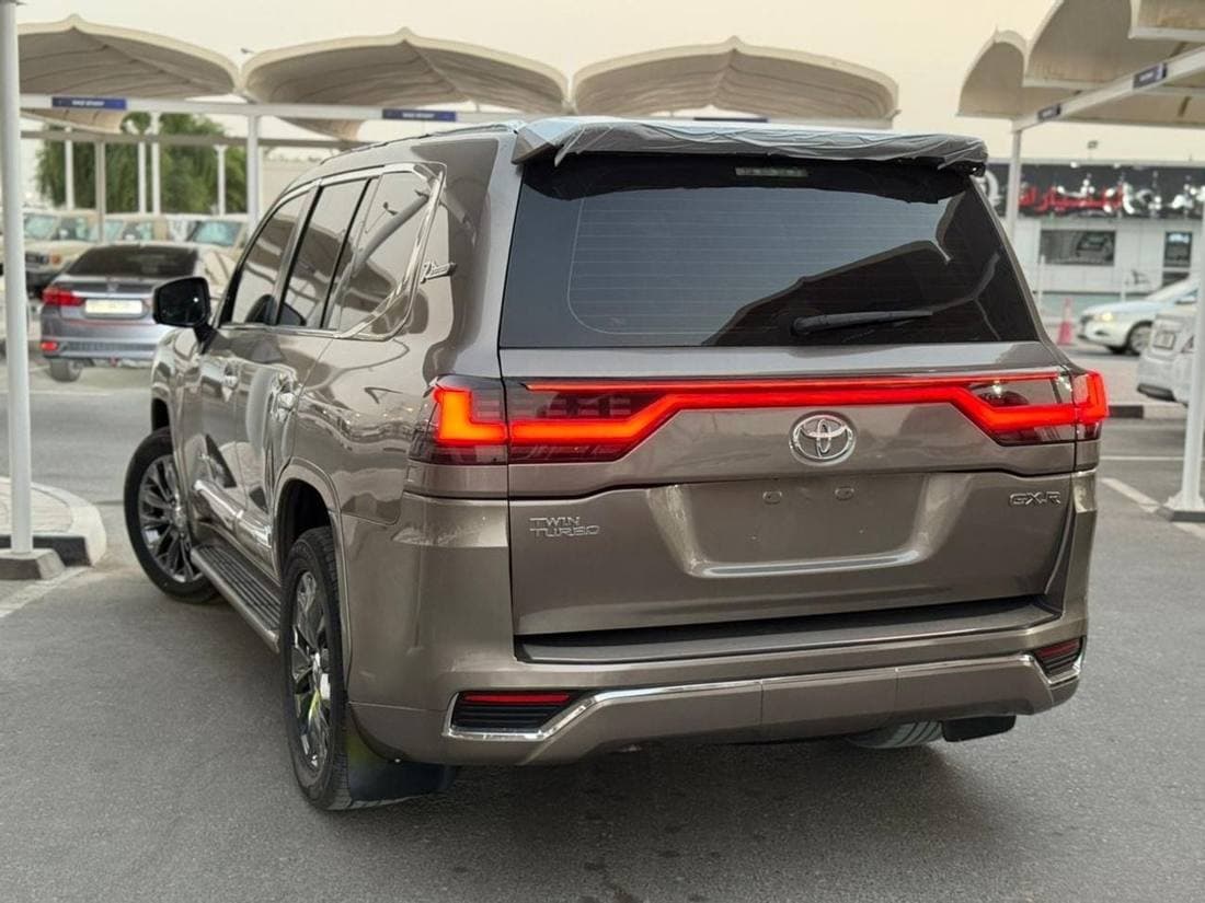 2016 Toyota Land Cruiser GXR thumbnail 3