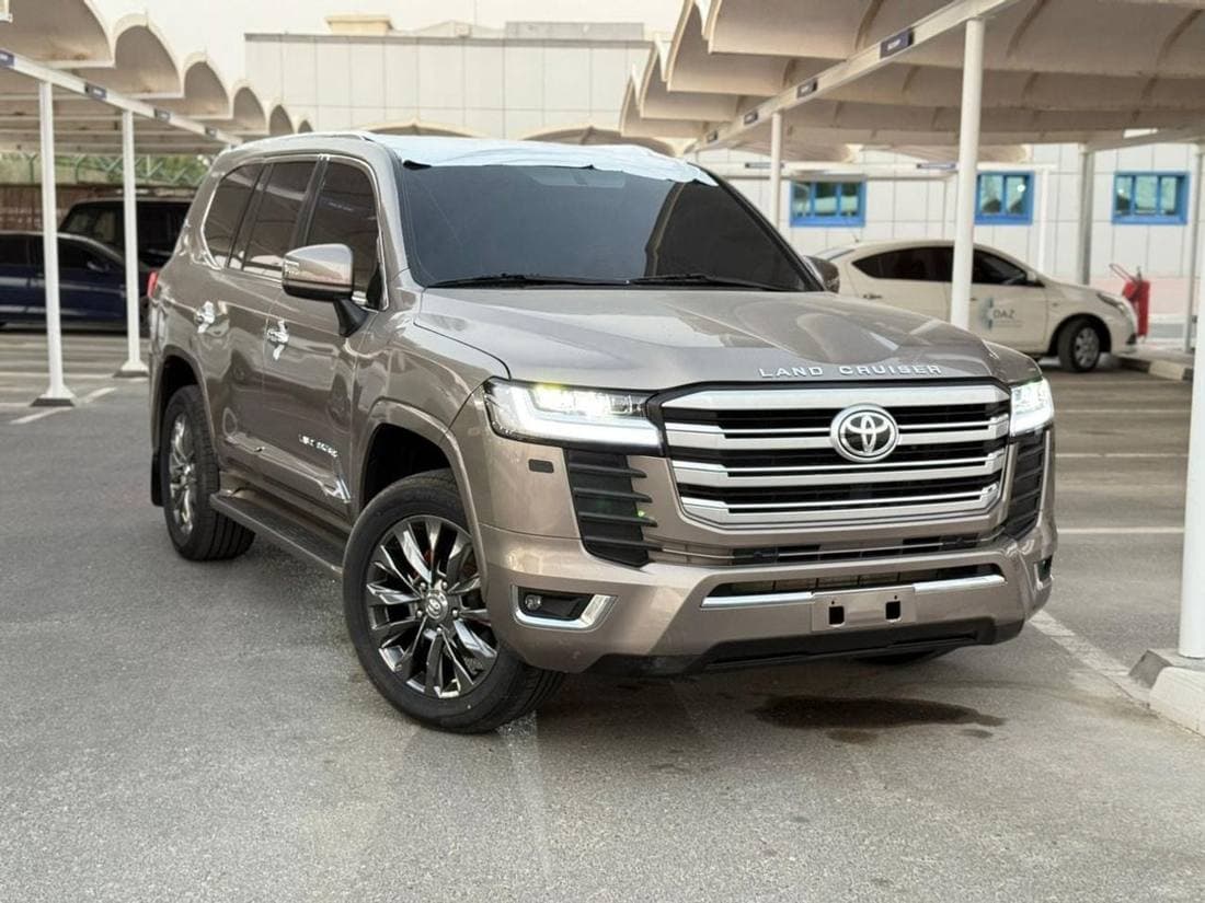 2016 Toyota Land Cruiser GXR thumbnail 2