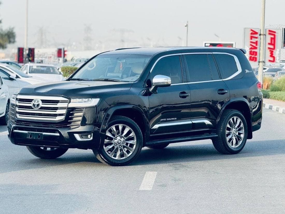 2017 Toyota Land Cruiser GXR thumbnail 3