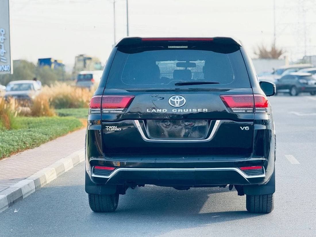 2017 Toyota Land Cruiser GXR thumbnail 2