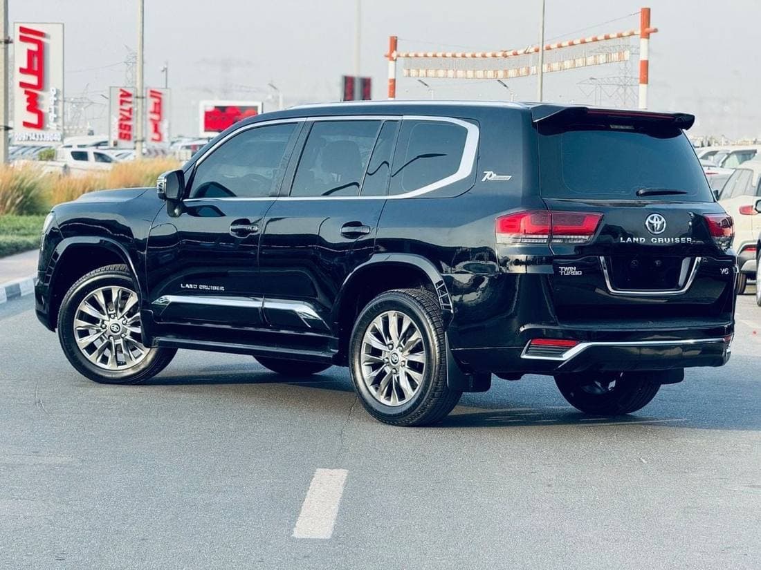 2017 Toyota Land Cruiser GXR thumbnail 4