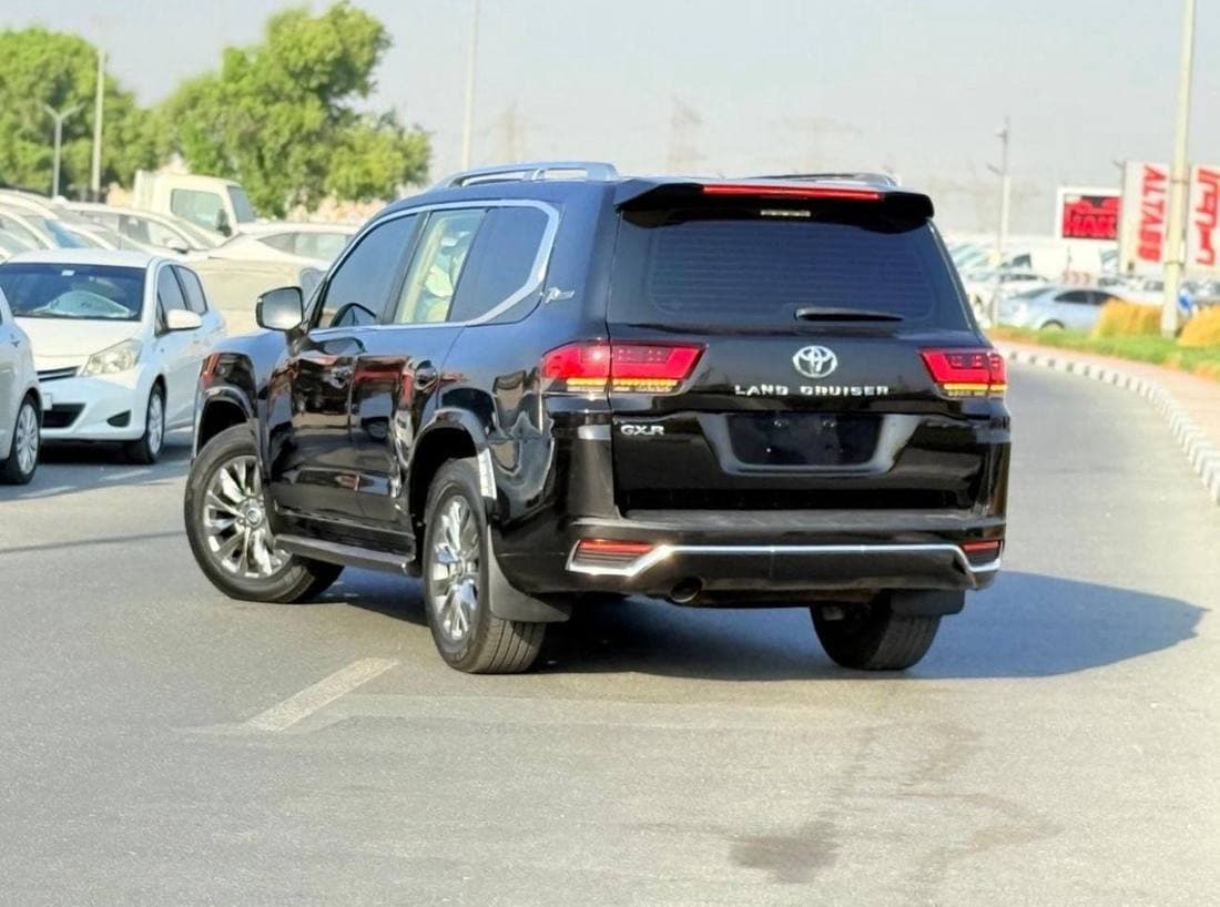 2017 Toyota Land Cruiser GXR thumbnail 4