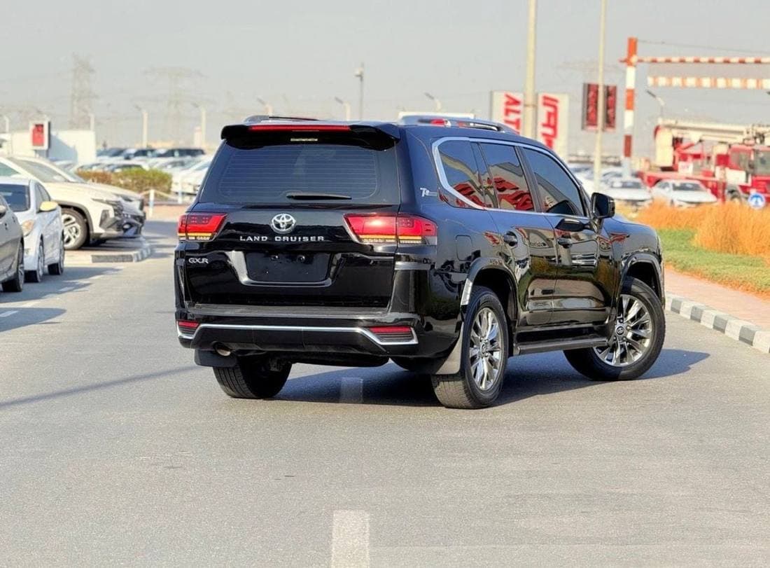 2017 Toyota Land Cruiser GXR thumbnail 5