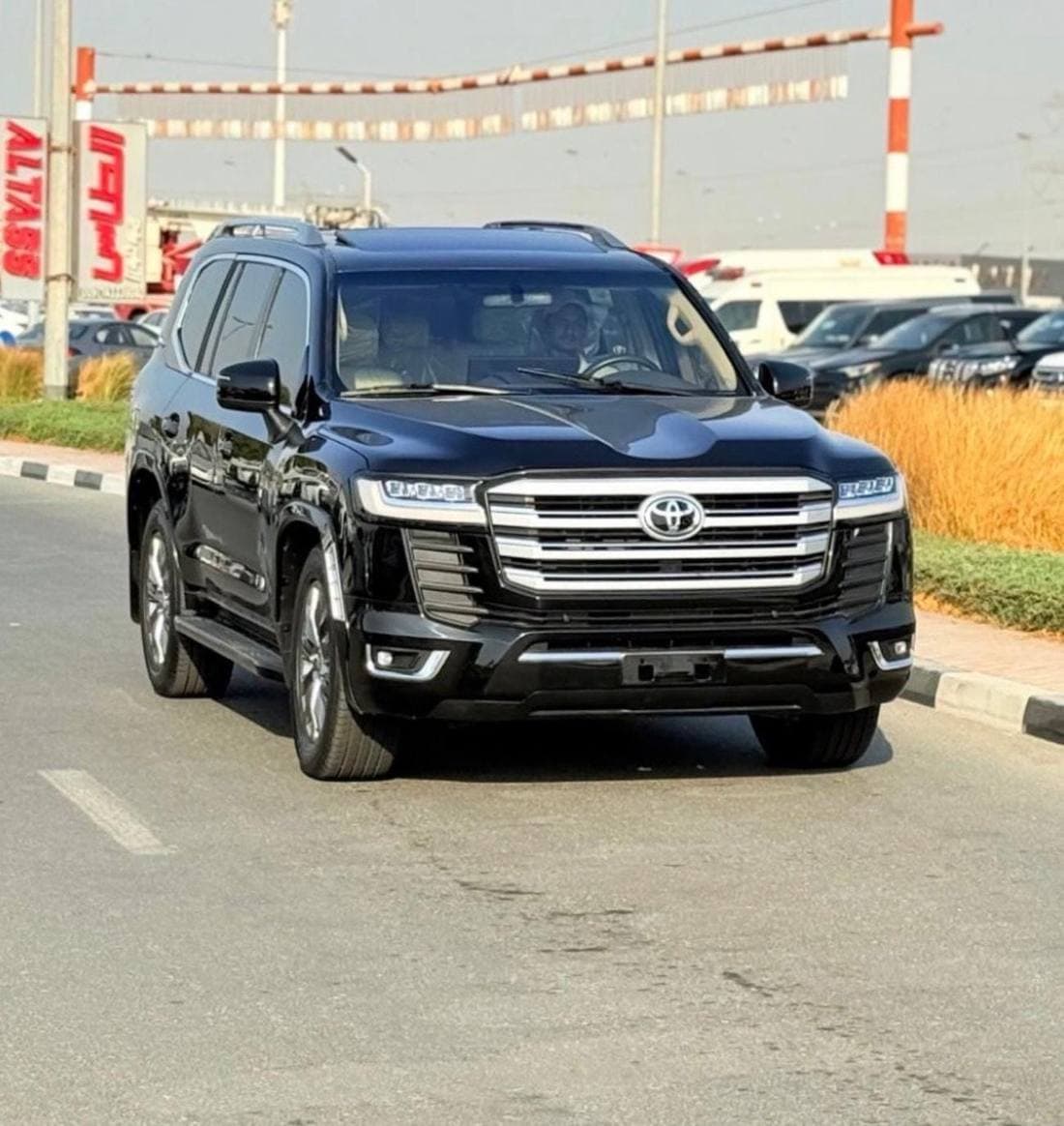 2017 Toyota Land Cruiser GXR thumbnail 2