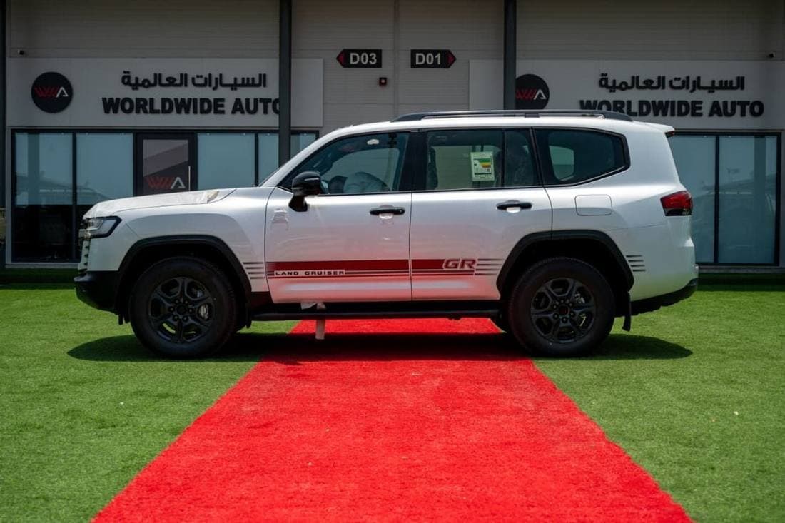 2025 Toyota Land Cruiser GR SPORT thumbnail 3