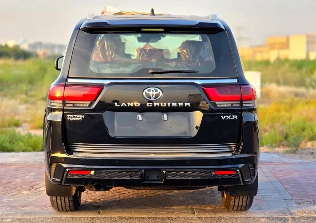 2025 Toyota Land Cruiser VXR thumbnail 3