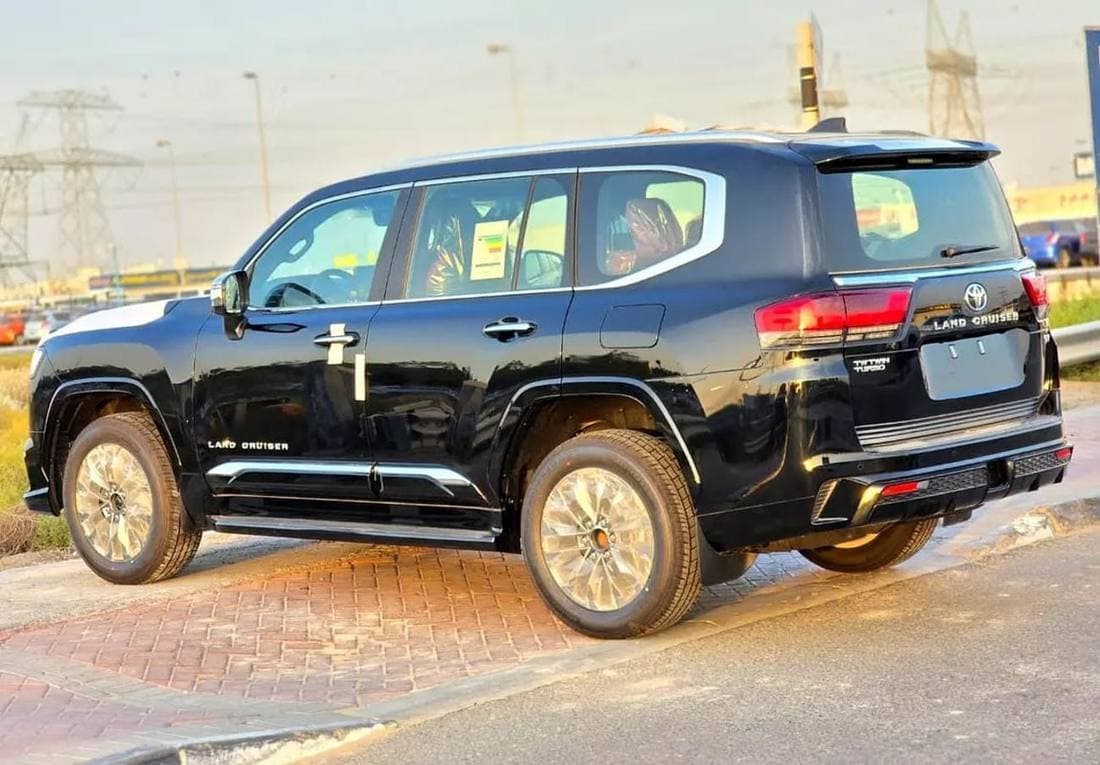 2025 Toyota Land Cruiser VXR thumbnail 2