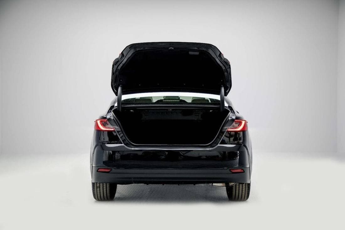 2026 Toyota Camry GLE thumbnail 7