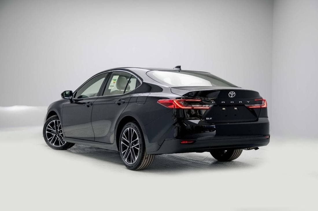 2026 Toyota Camry GLE thumbnail 5
