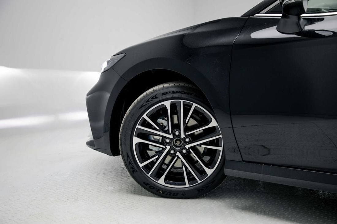 2026 Toyota Camry GLE thumbnail 8