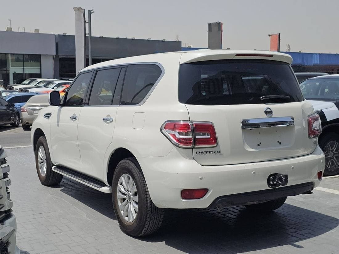 2017 Nissan Patrol SE T2 LEATHER thumbnail 4