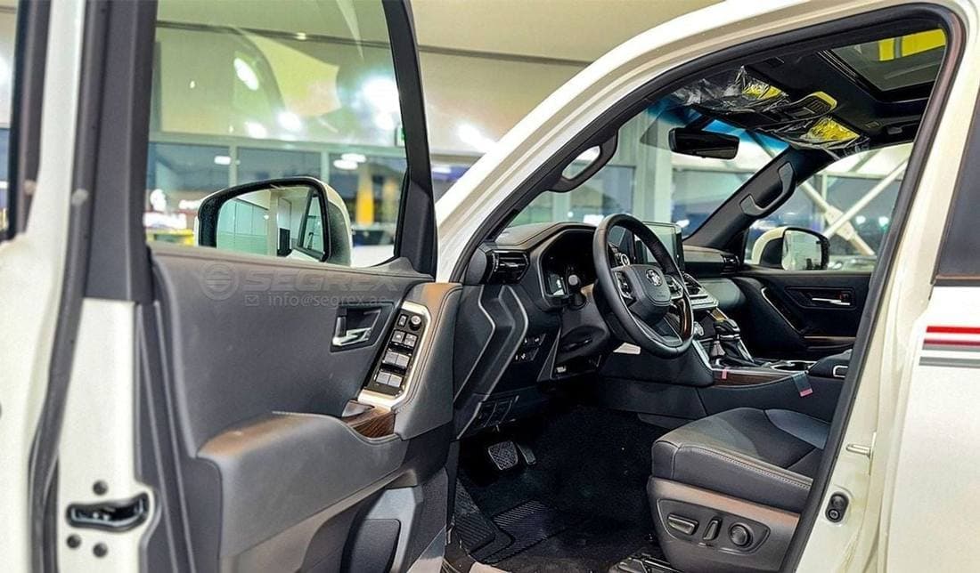 2026 Toyota Land Cruiser GXR thumbnail 8