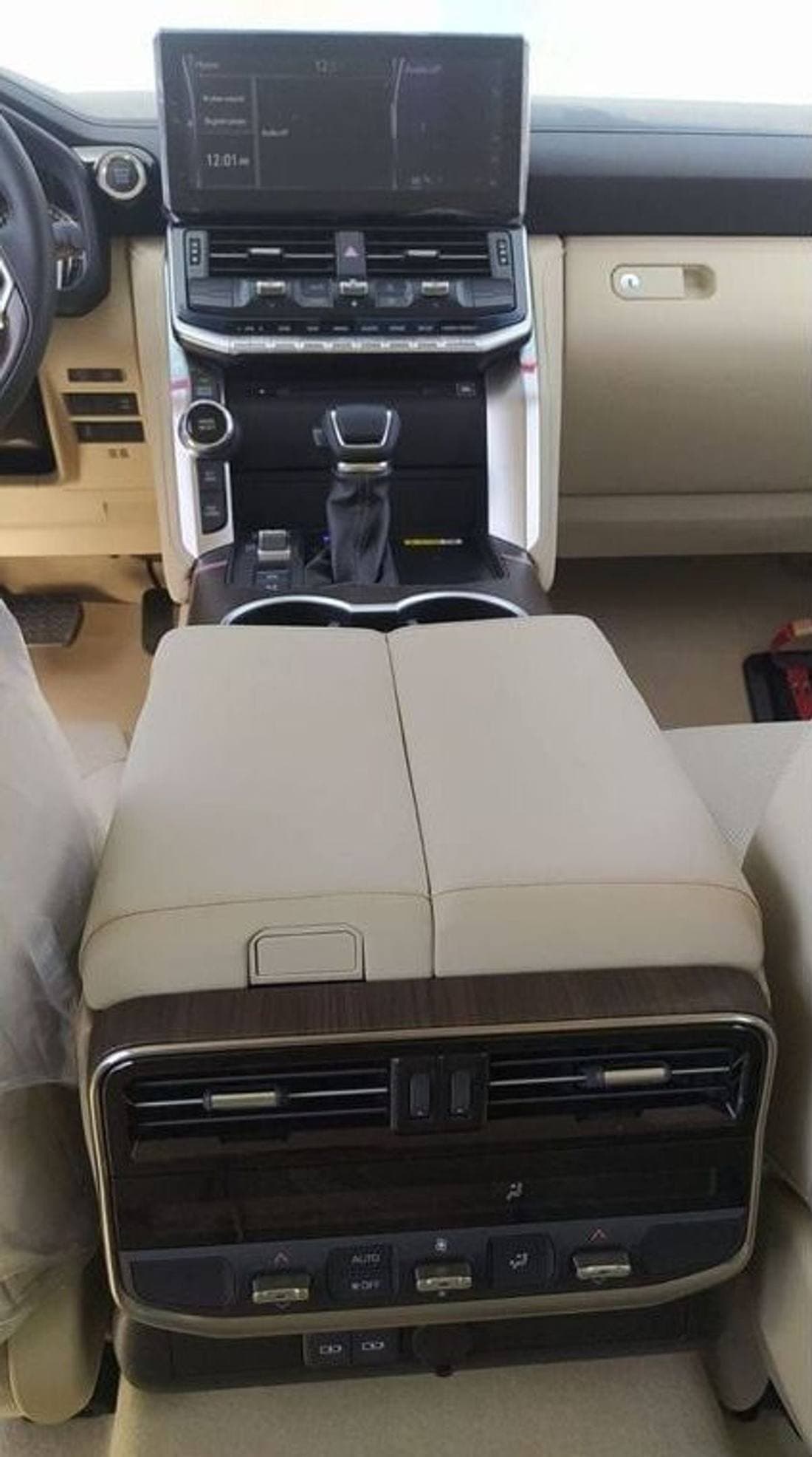2024 Toyota Land Cruiser VX thumbnail 6