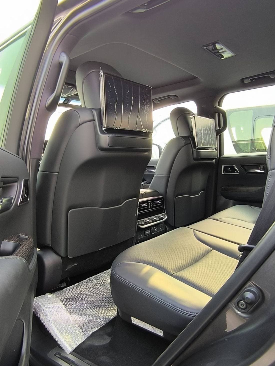 2026 Toyota Land Cruiser VXR thumbnail 8