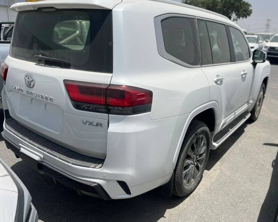 2024 Toyota Land Cruiser VXR thumbnail 3