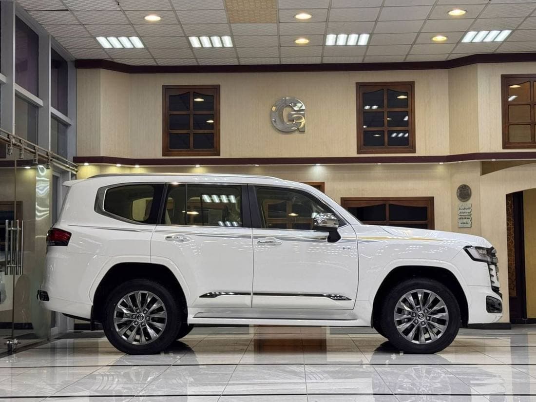 2026 Toyota Land Cruiser VXR thumbnail 4