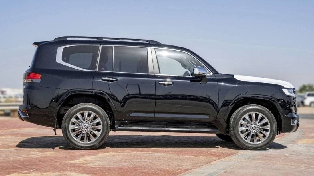 2025 Toyota Land Cruiser VXR thumbnail 3