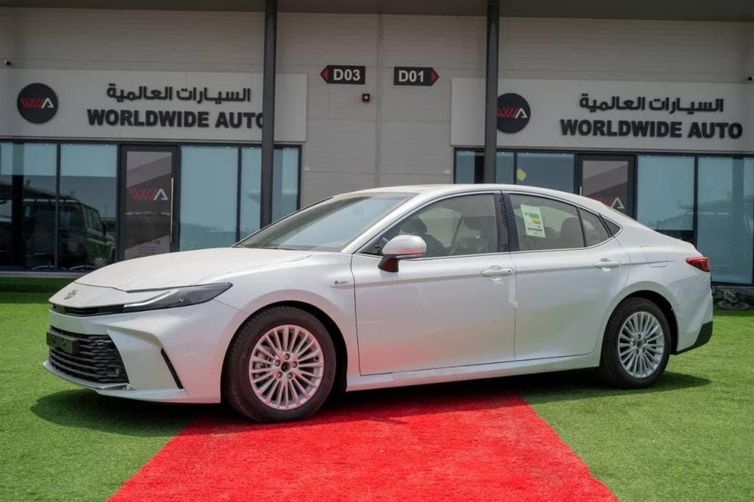 2025 Toyota Camry GLE HEV thumbnail 6