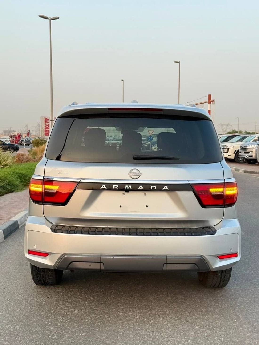 2021 Nissan Armada SL thumbnail 4