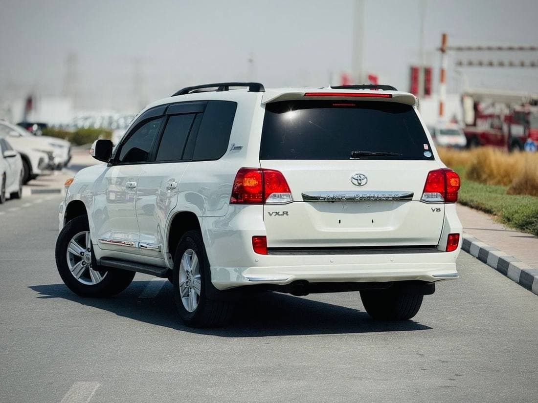 2013 Toyota Land Cruiser VXR thumbnail 2