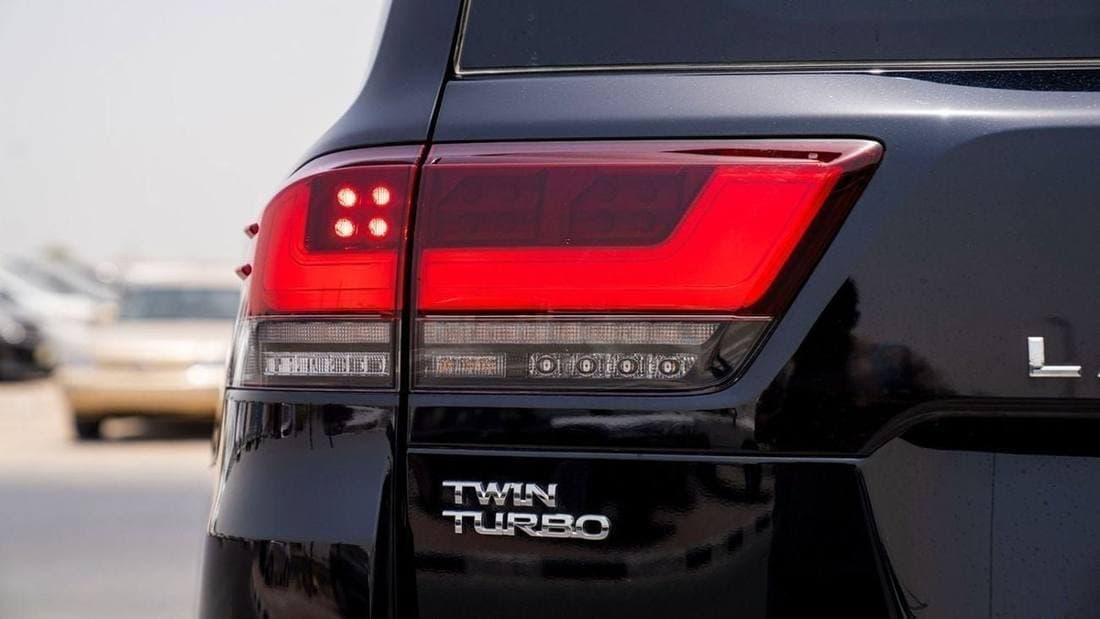 2025 Toyota Land Cruiser VXR thumbnail 6