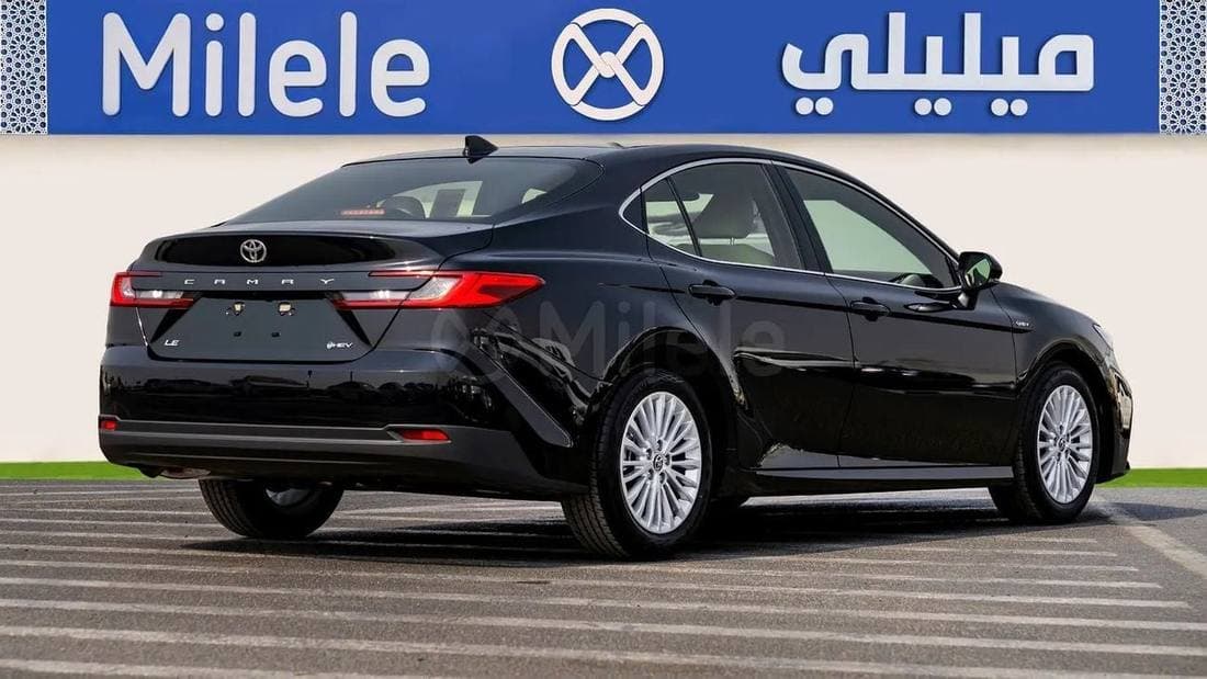 2025 Toyota Camry LE thumbnail 6