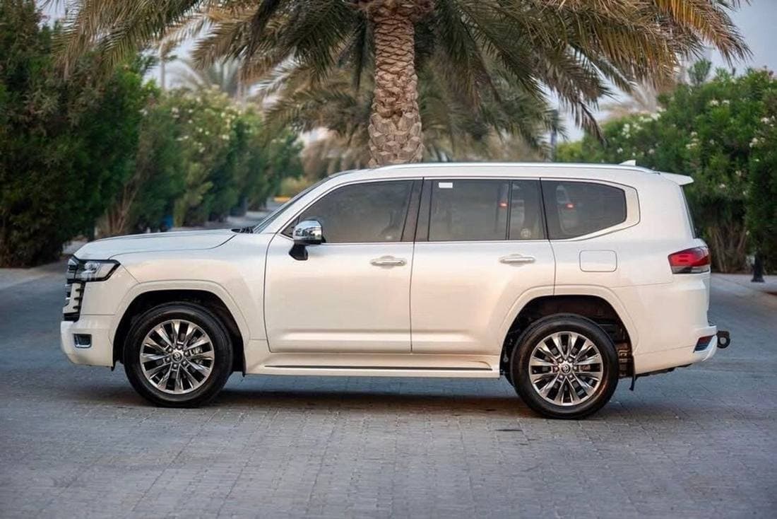 2022 Toyota Land Cruiser VXR thumbnail 3