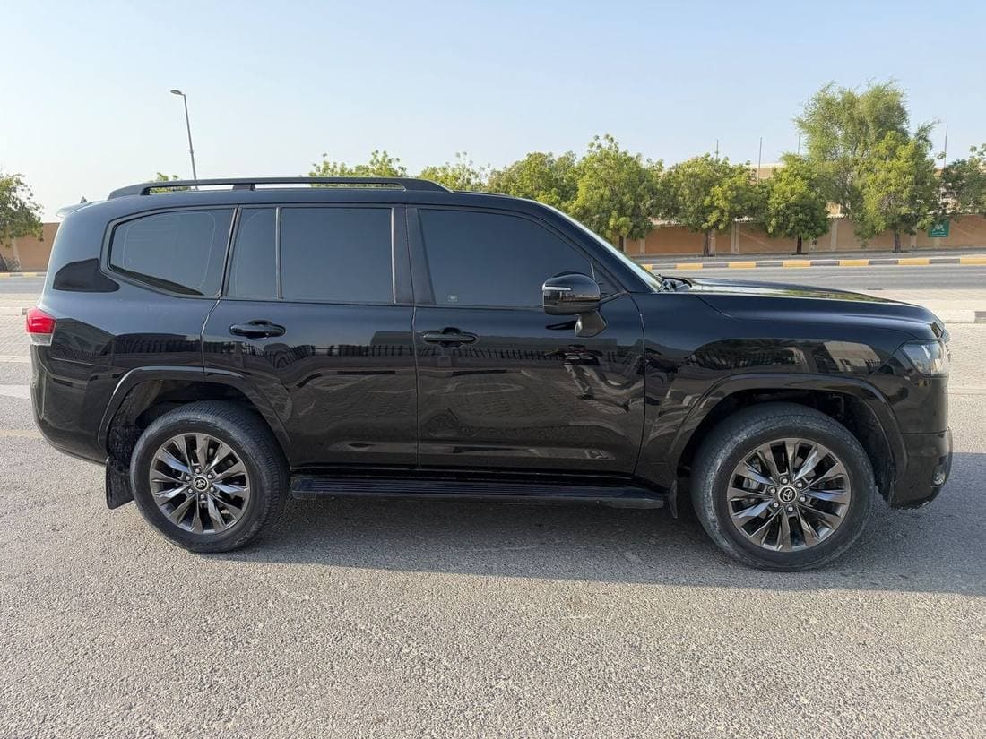 2024 Toyota Land Cruiser GXR thumbnail 4
