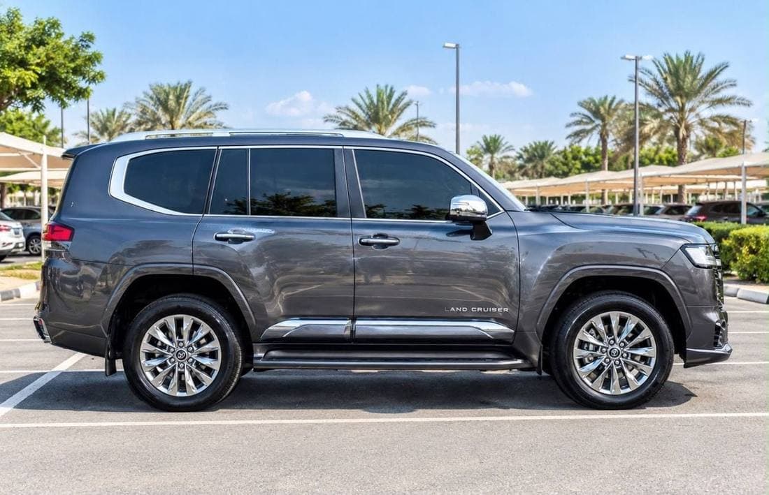 2022 Toyota Land Cruiser VXR thumbnail 6