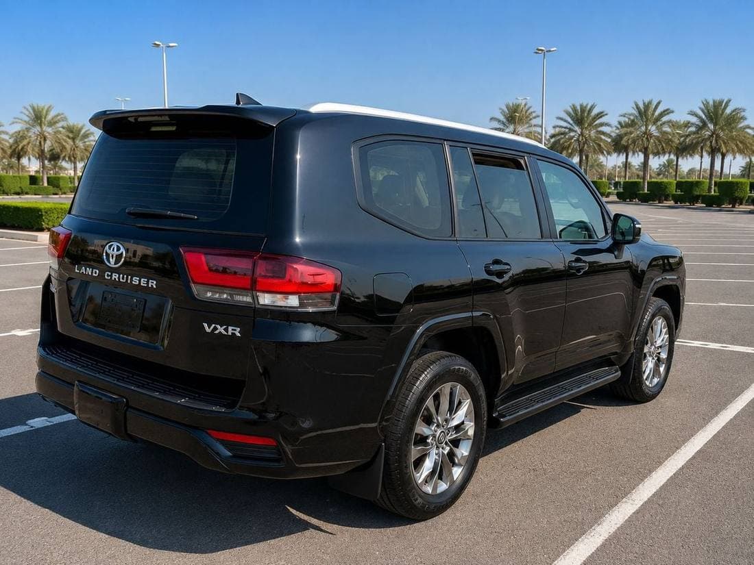 2022 Toyota Land Cruiser VXR thumbnail 4