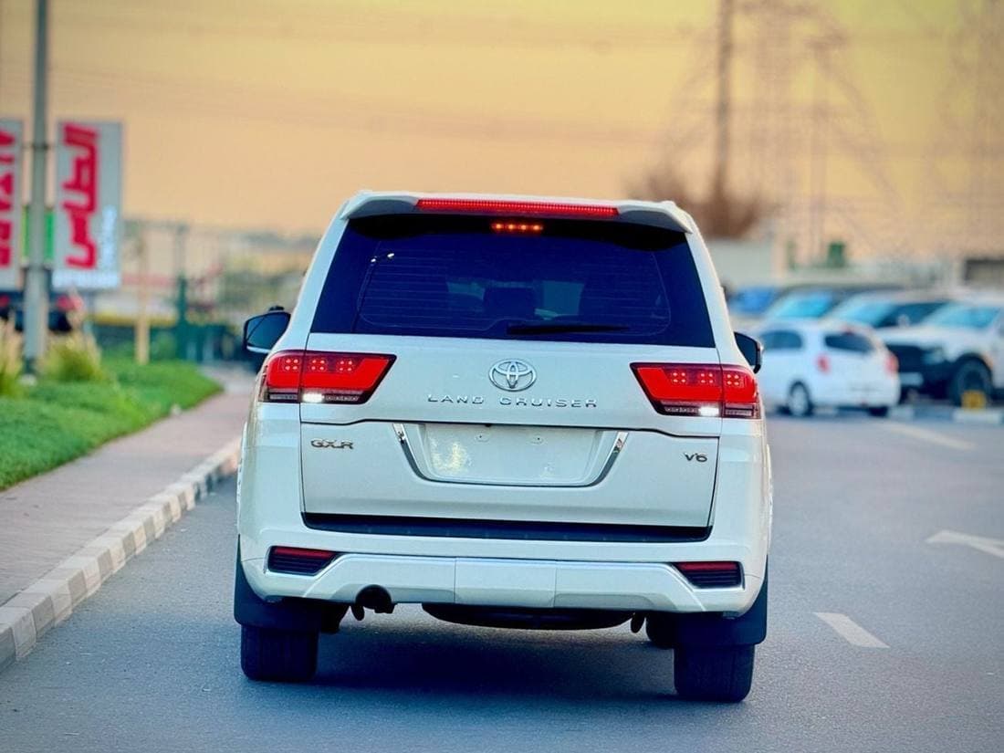 2019 Toyota Land Cruiser GXR thumbnail 6